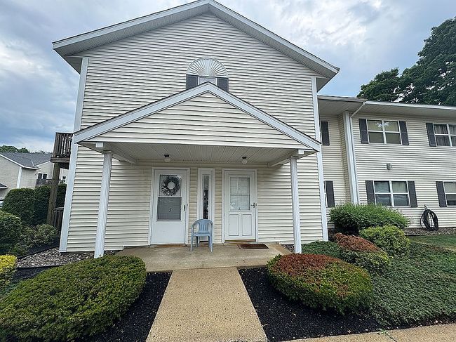 Photo of 305 Greenwich Dr, Albany, NY