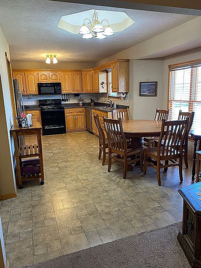 Image of 421 Holly Dr