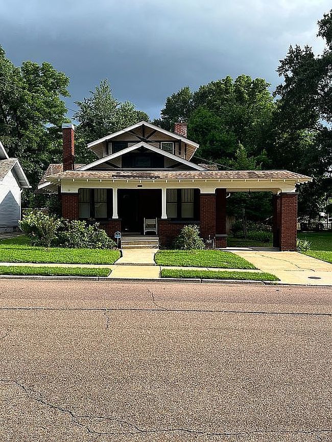 Photo of 162 Arlington Ave