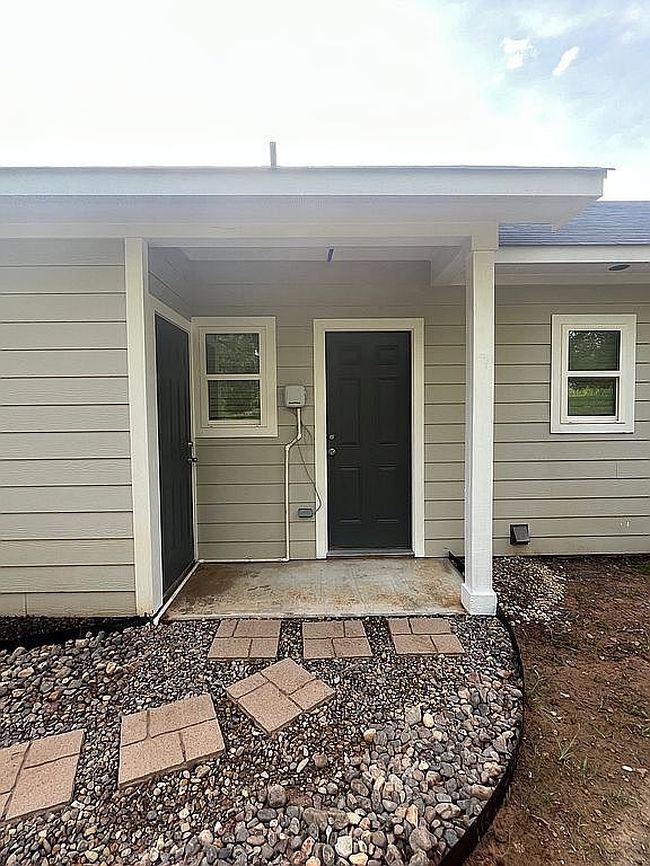 Photo of 129 E Miller St, Gladewater, TX