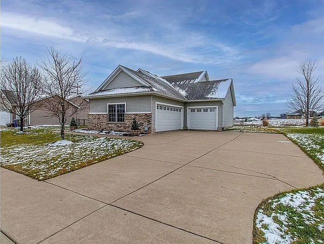 Photo of 2039 E 60th St, Davenport, IA