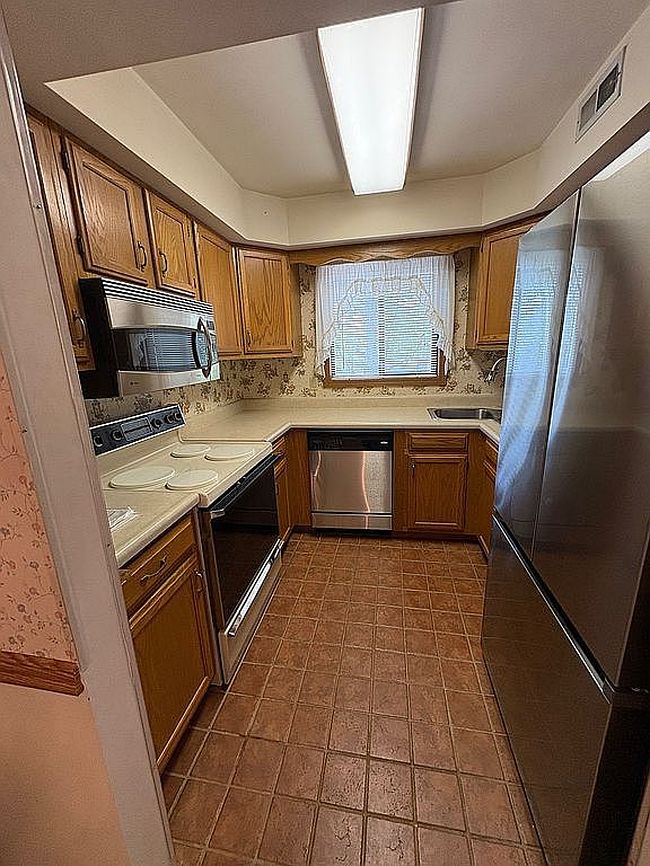 Photo of 5162 Hollow Wood Ct Apt D, Saint Louis, MO