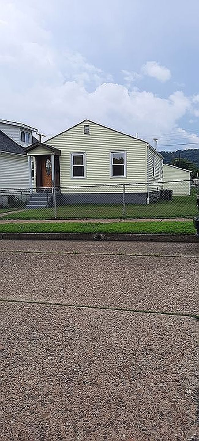 Photo of 1109 9th St, Moundsville, WV