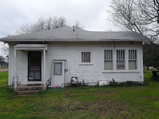 Photo of 606 N San Jacinto St, Whitney, TX