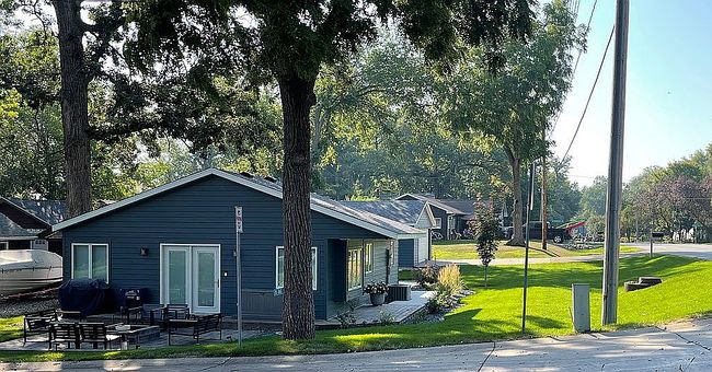 Photo of 15063 Hill St, Clear Lake, IA