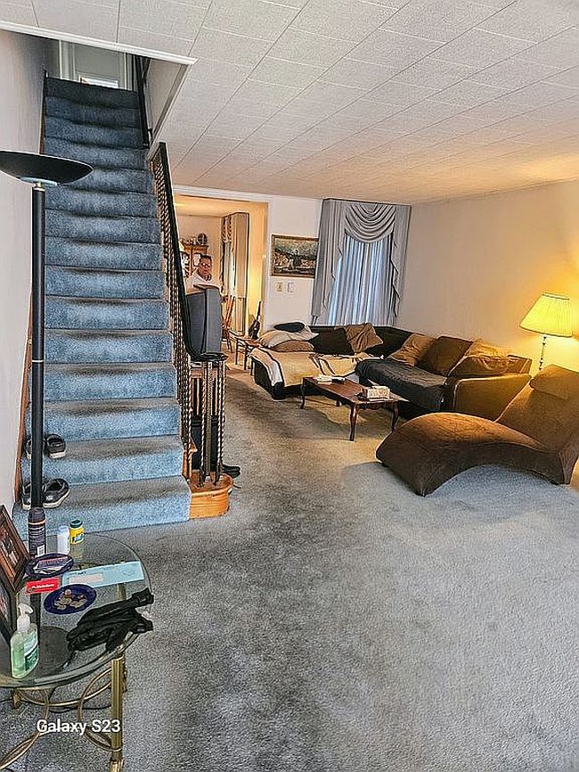 Image of 31 E Oak St
