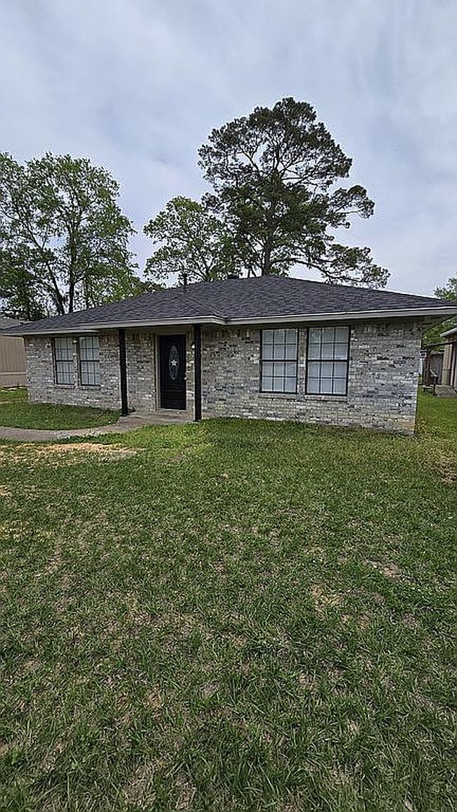 1622 N Travis Ave, Cleveland, TX