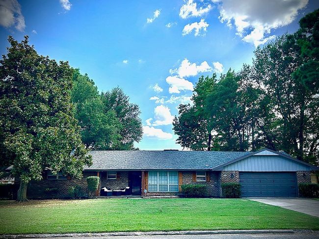 Photo of 2109 W Locust St, Durant, OK