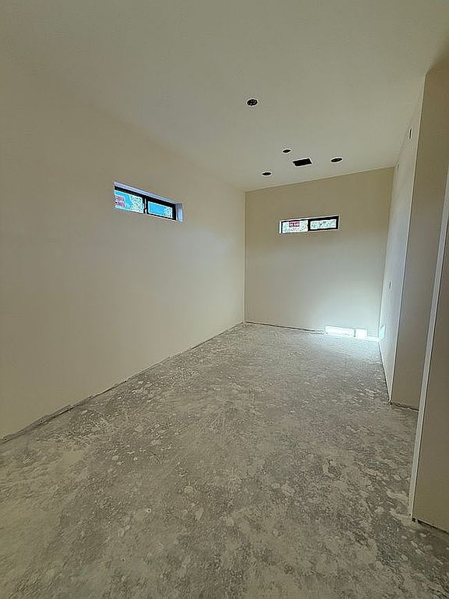 Image of 6002 E Voltaire Ave
