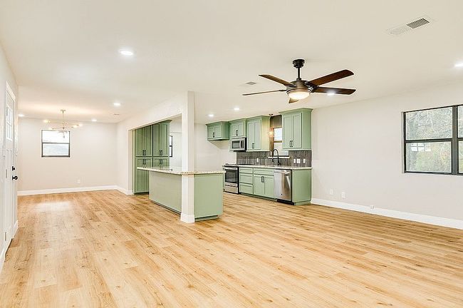 Photo of 210 Cactus St, Oyster Creek, TX