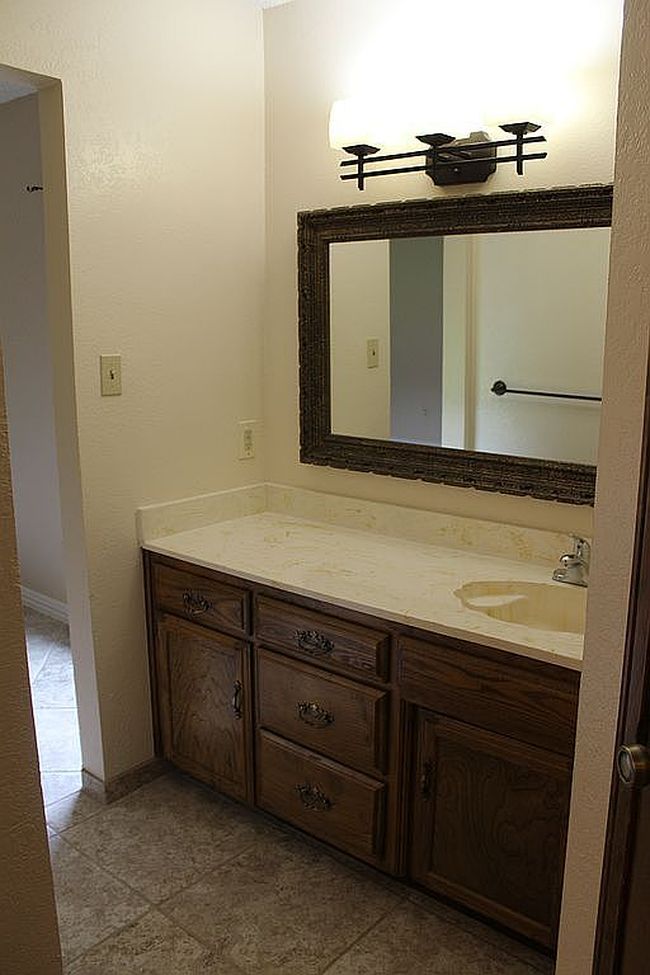 Photo of 305 Stratford Dr, Hurst, TX