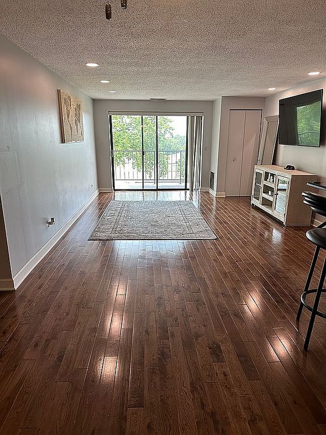 Additional photo 2 of property located at 7707 W Irving Park Rd Apt 409