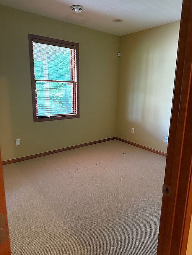 Photo of 15420 Plumstone Dr, Eden Prairie, MN