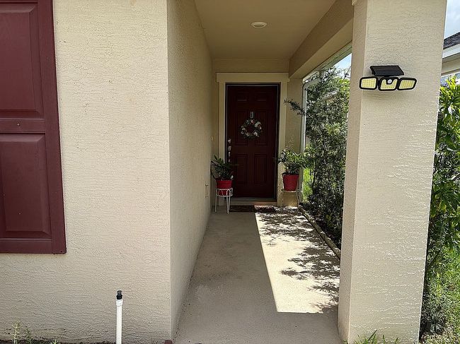 Photo of 5850 Nw Pine Trail Cir, Port Saint Lucie, FL