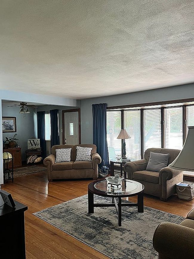 Additional photo 1 of property located at 33 Lakeview Acres Dr