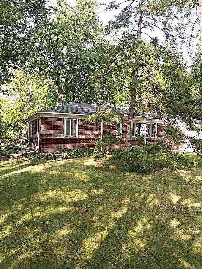 Photo of 8240 Bellevue Rd, Grosse Ile, MI