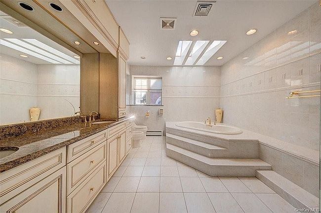 Image of 3 Bristol Dr