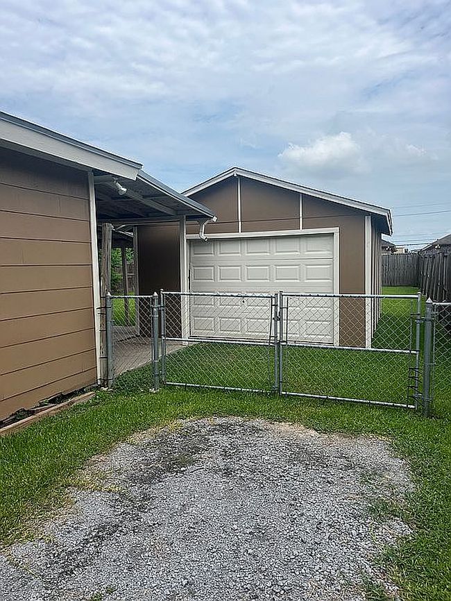Photo of 2511 Avenue G, Nederland, TX