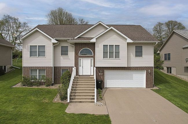Photo of 1930 Winterpark Pl, Coralville, IA