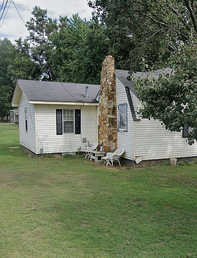 Image of 224 Main St