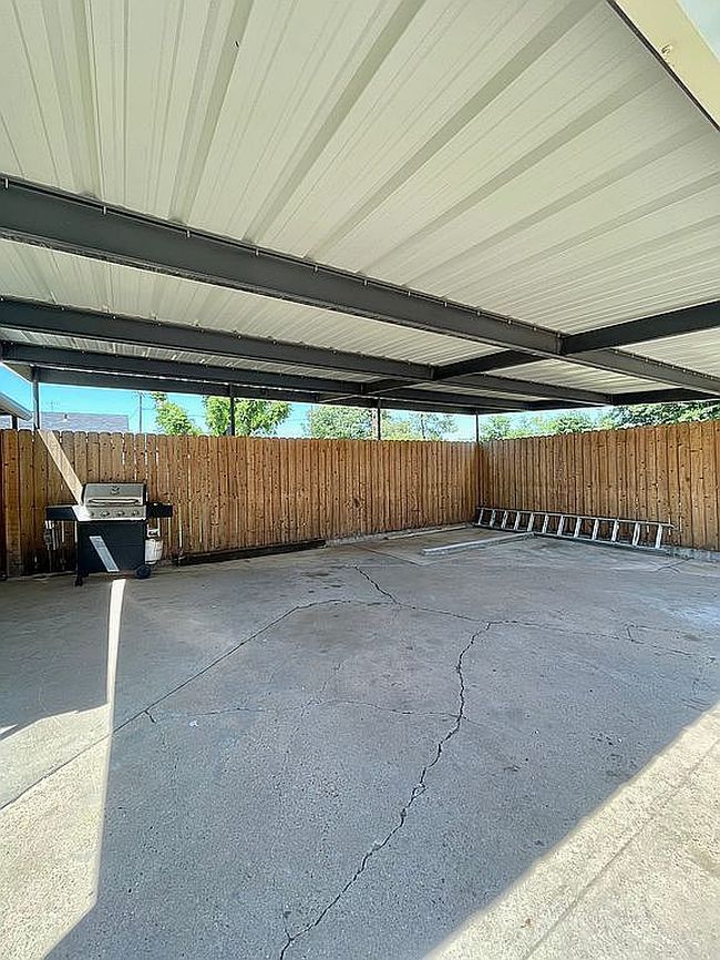 Photo of 511 S Main St, Quanah, TX