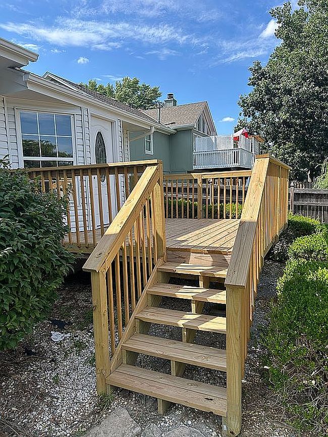 Photo of 629 Ne Adams Dr, Lees Summit, MO