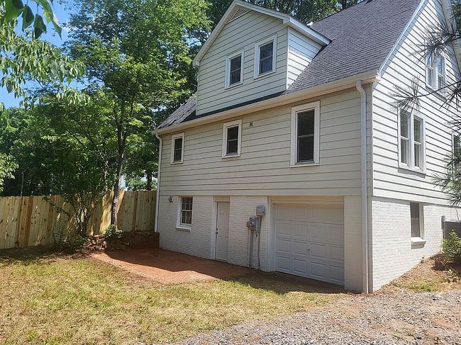 Photo of 1421 12th Street Dr Nw, Hickory, NC