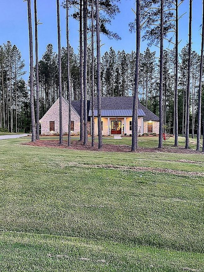 Photo of 202 Lost Oak Ln, Brandon, MS