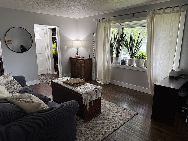 Image of 603 E Diehl Ave