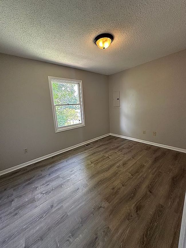 Photo of 172 Village Ln, Gray, TN