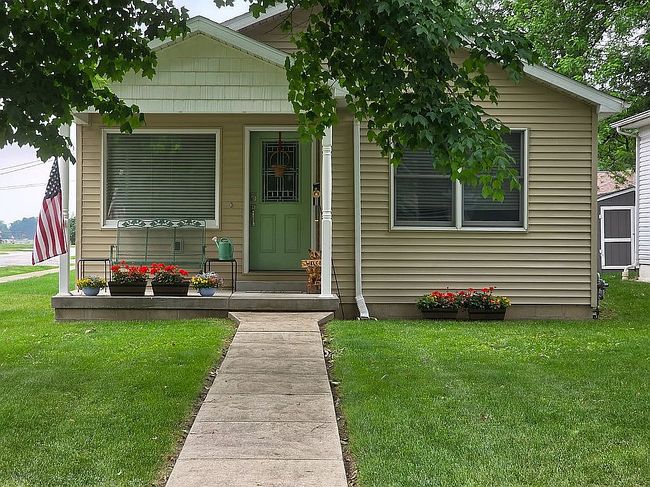 256 W Madison St, Moweaqua, IL