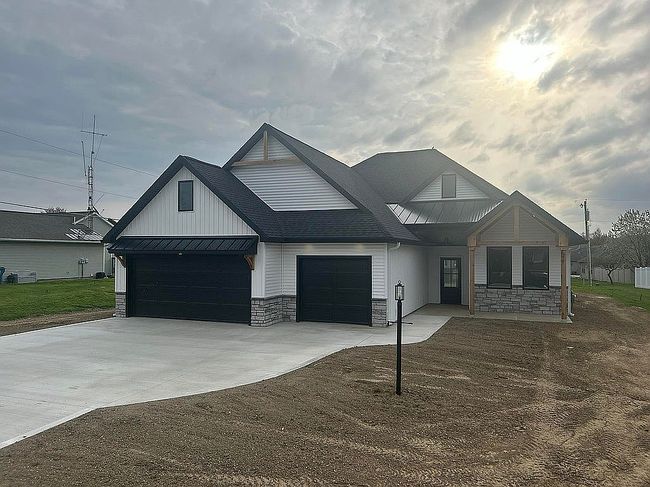 Photo of 1609 Diane Dr, Ossian, IN