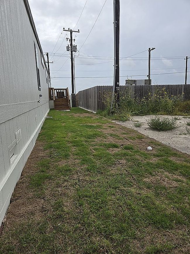 Photo of 312 Palmares Dr, Rockport, TX