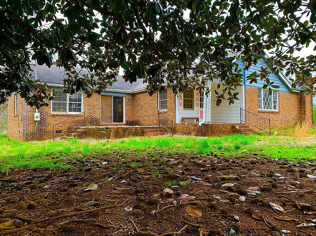 Photo of 331 Calhoun Rd, Griffin, GA