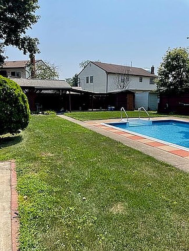 Photo of 21 Edna Ave, Bethpage, NY