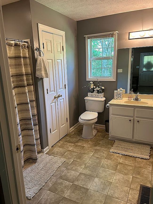 Photo of 88 W Rogers Cir, Decaturville, TN