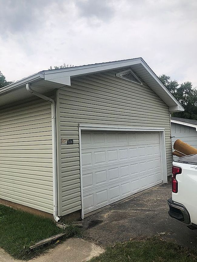Photo of 930 Melody Ln
