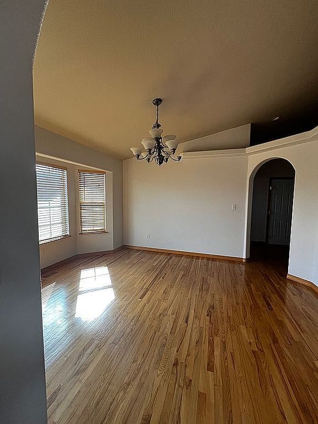 Additional photo 3 of property located at 620 S Maher Dr