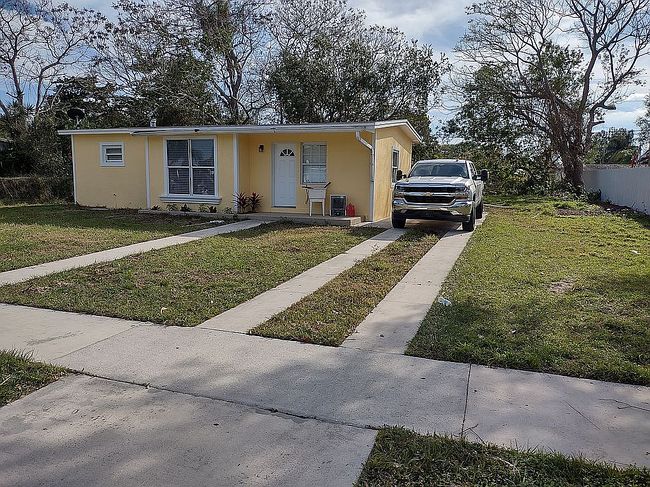 Photo of 142 Se Castana Ct, Port Saint Lucie, FL