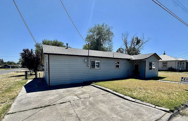 Photo of 220 E Beebe Ave, Hermiston, OR