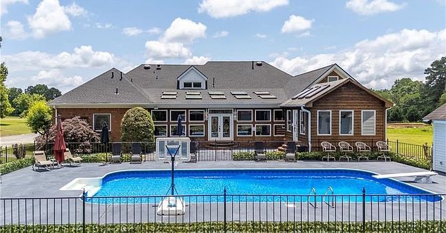 Photo of 104 Aspen Dr, Calhoun, GA