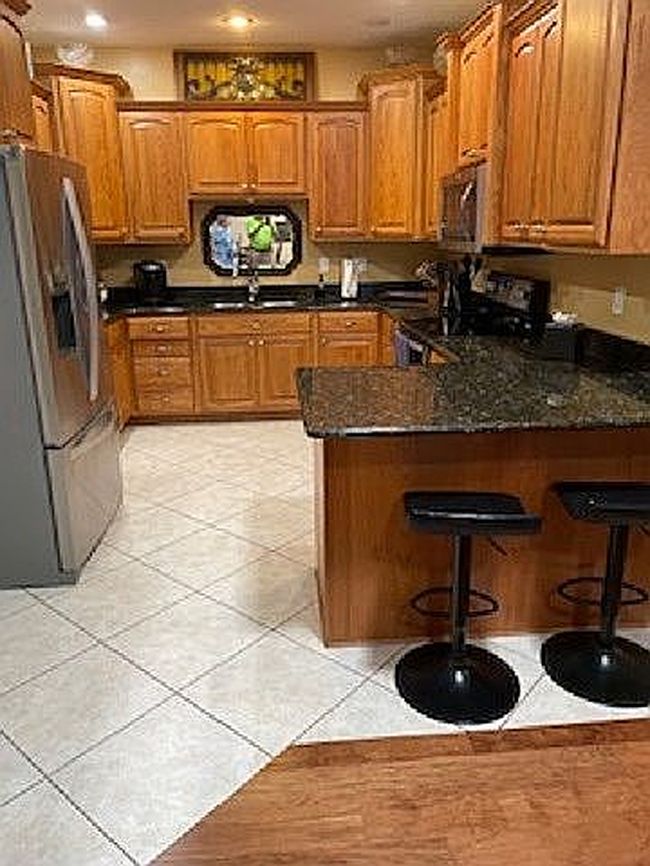 Photo of 1525 Bies Dr, Dubuque, IA