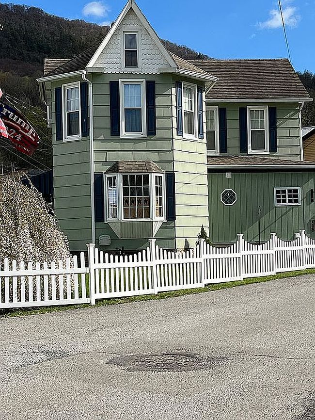 Photo of 435 Sugar St, Mapleton Depot, PA