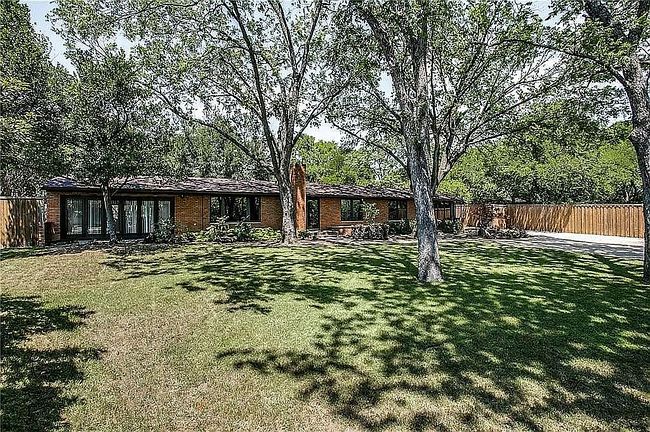 Additional photo 2 of property located at 4407 W Northwest Hwy