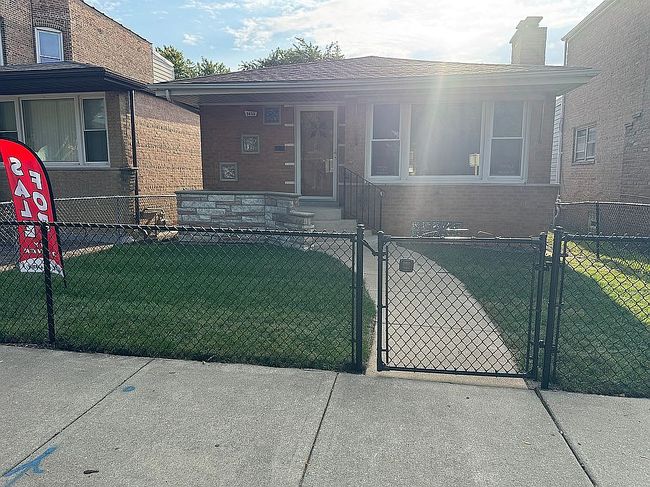 Photo of 3455 S Leavitt St