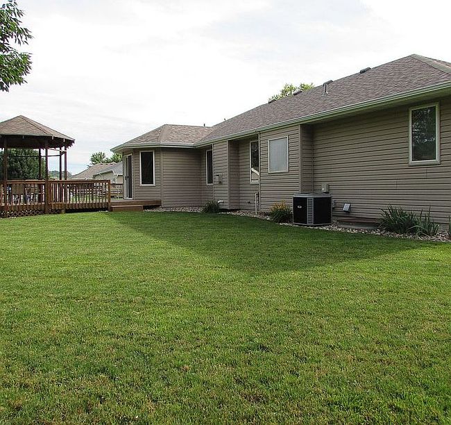 Photo of 907 Clairmont Cir, Sergeant Bluff, IA