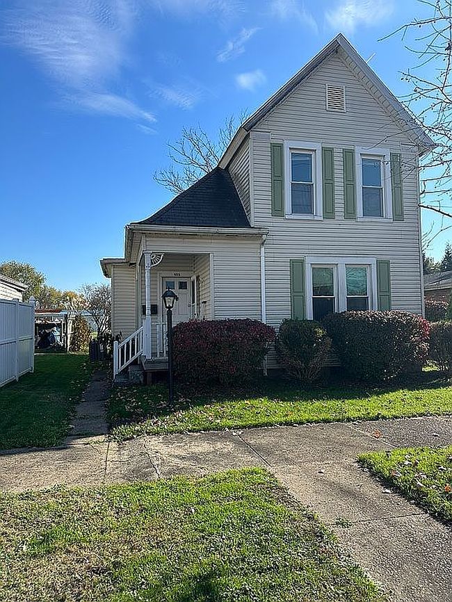 Photo of 405 Oakwood Ave, Williamstown, WV