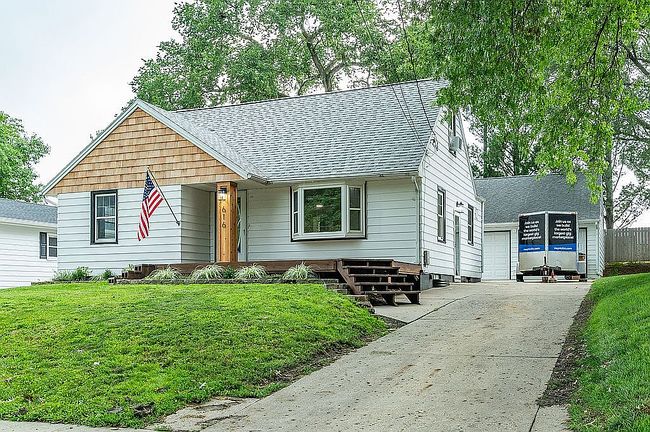 Photo of 616 14th St, West Des Moines, IA