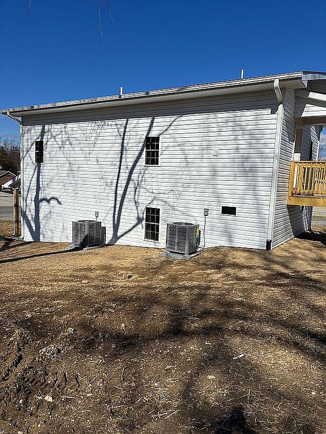 Image of 402 W Rock Rd