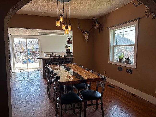 Additional photo 1 of property located at 407 S Oak St